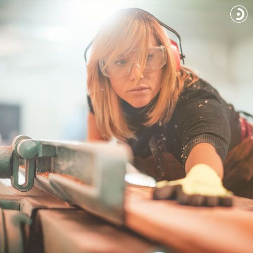 Protectores auditivos adaptados contra el ruido en entornos laborales